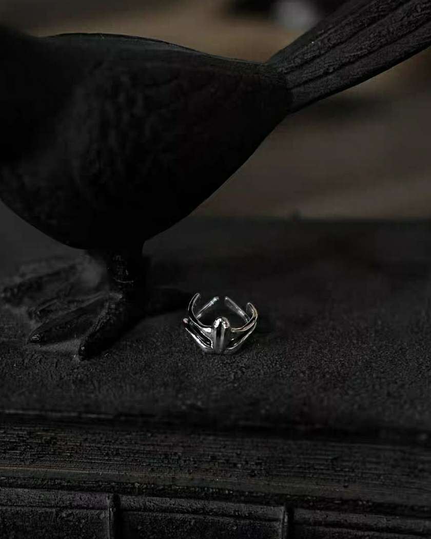 Monora Cute *Frog's Embrace* Ring