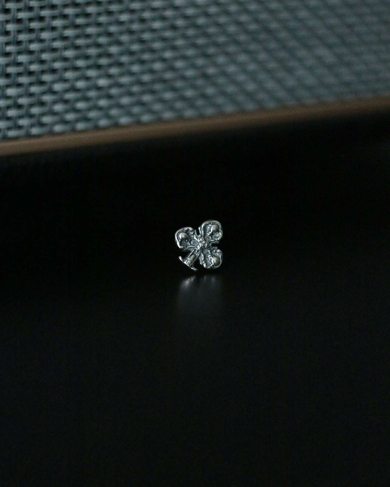 Monora Gothic *Club Skull* Silver Stud Earring