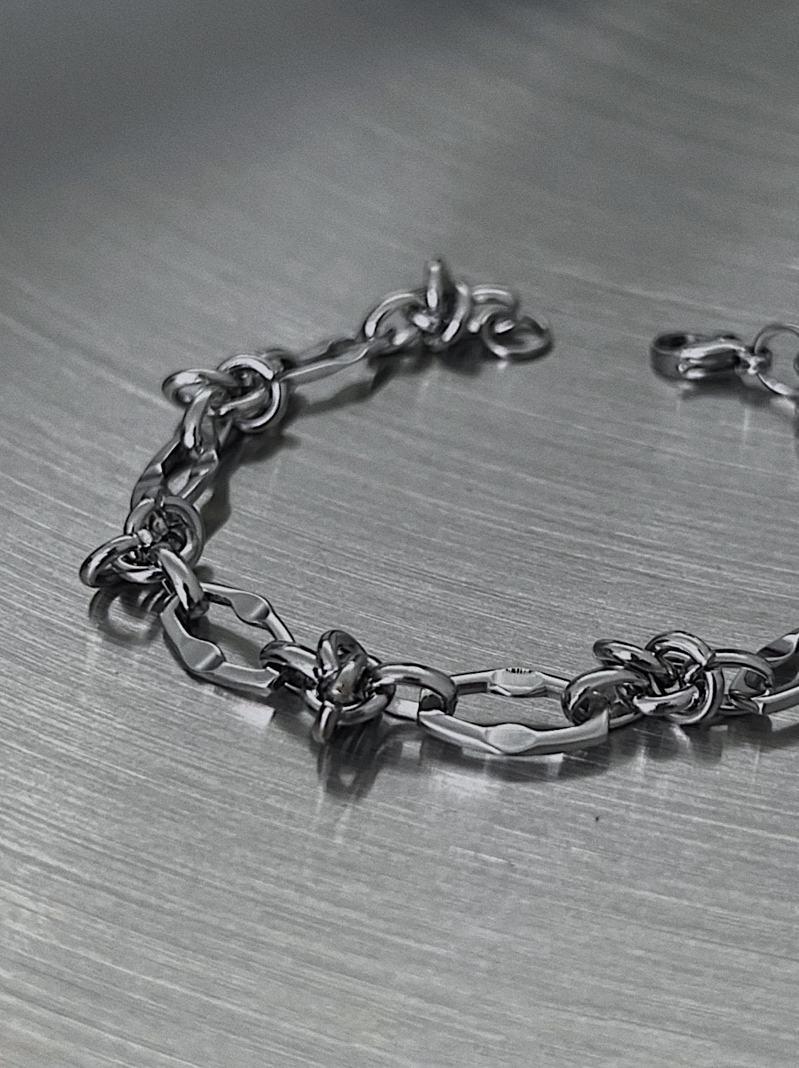 Monora Hard Twist Bracelet – stainless steel chain bracelet with knotted link design