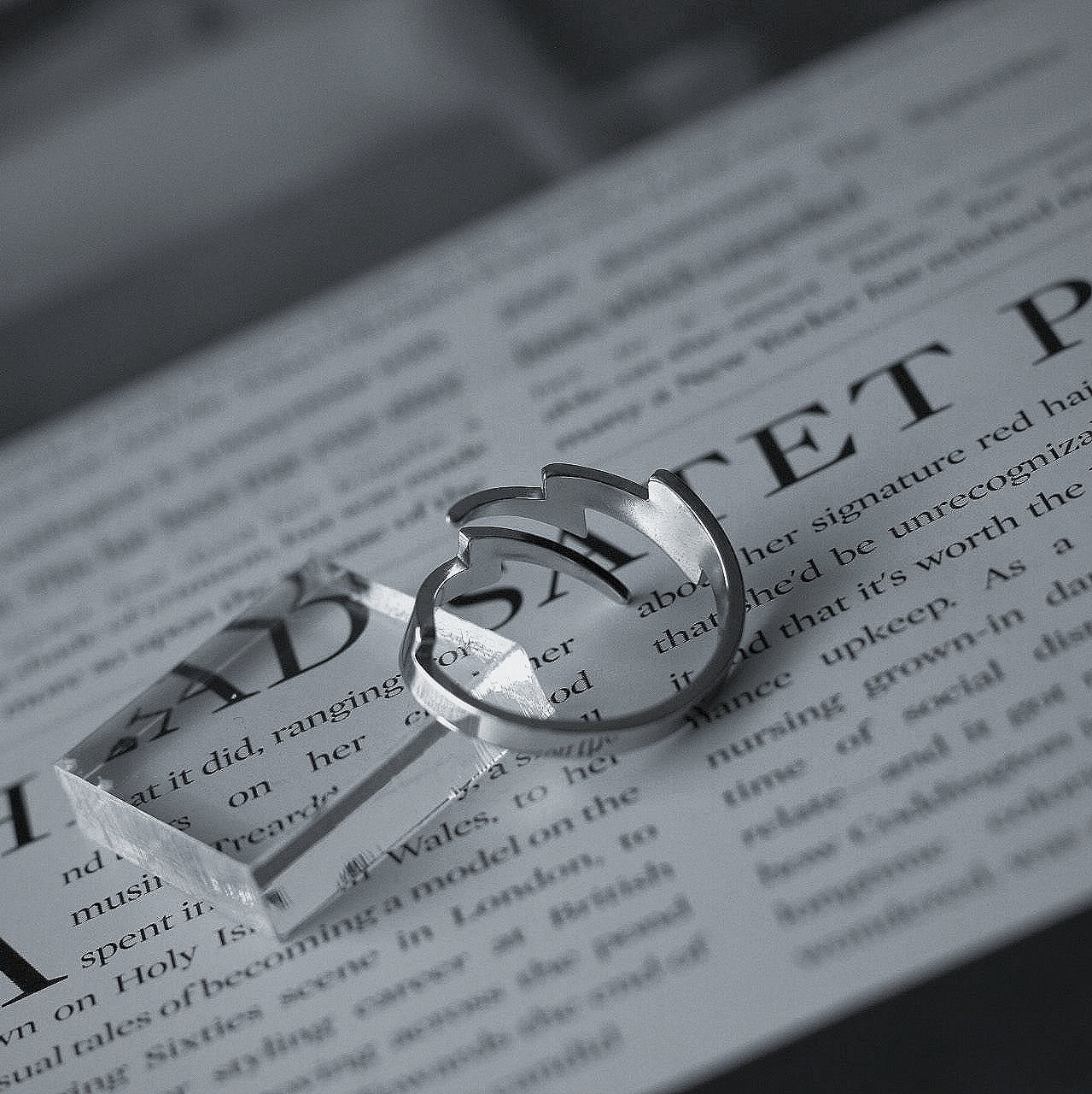 Monora Dark Fashion *Flash* Ring