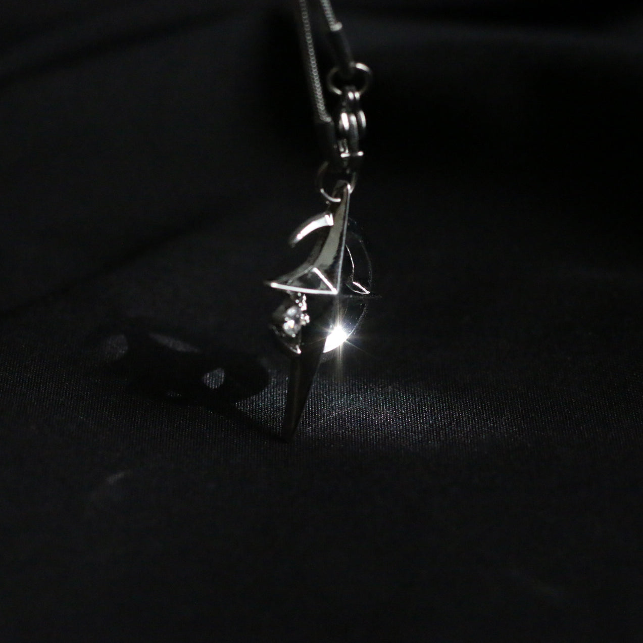 Collier Monora Dark Gothic *Grande Croix* en Acier au Titane