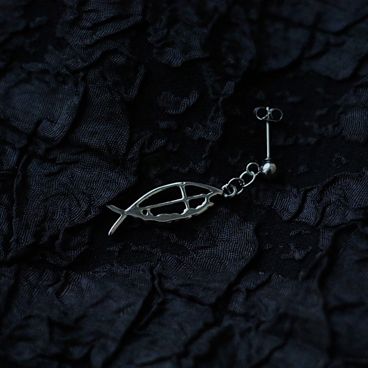 Monora Gothic *Jesus’s Kiss* Stud Earring - 1 Piece in Titanium Steel