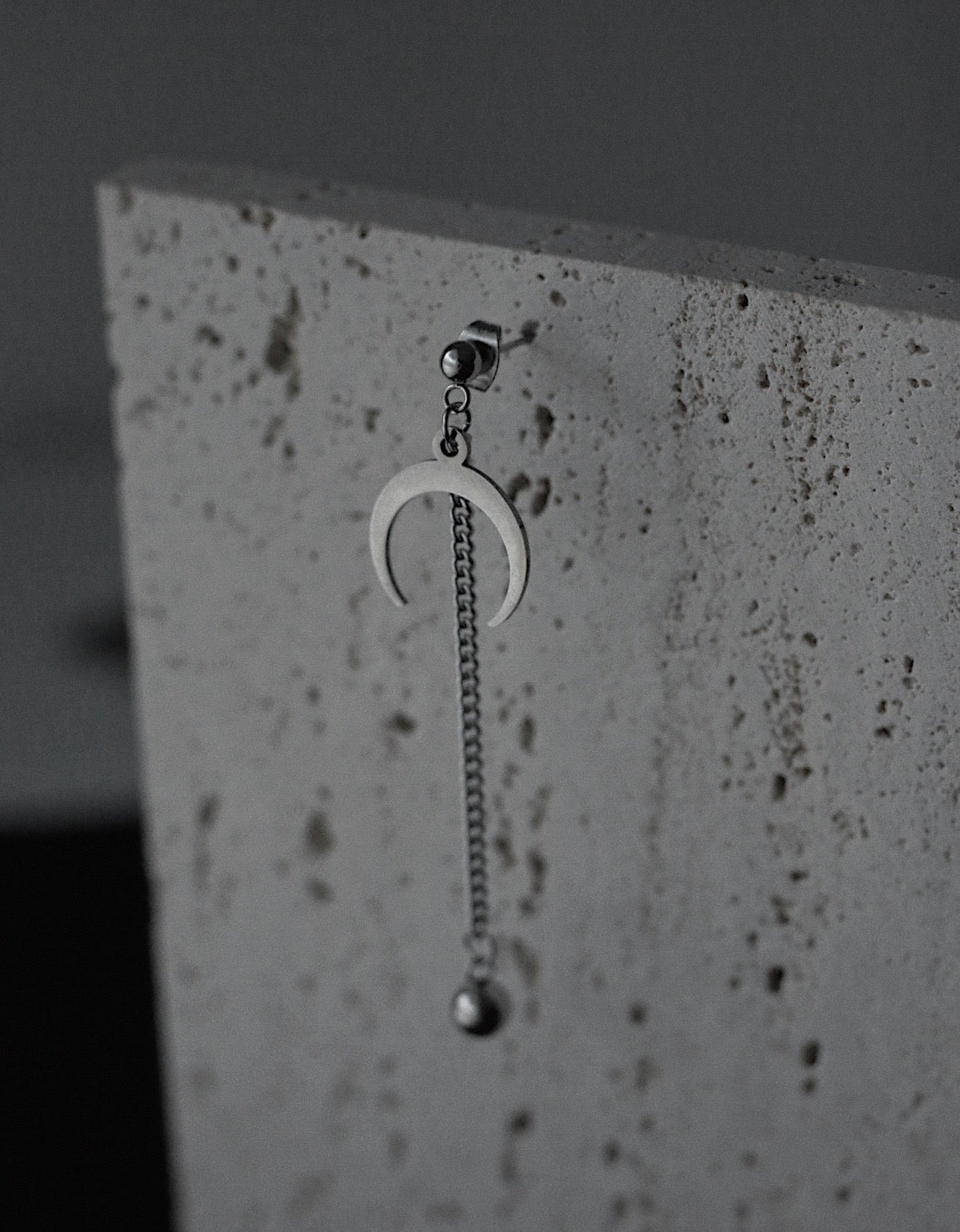 Monora Shine Bright: Stainless Steel Moon Dangles