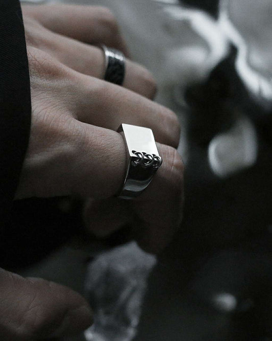 Monora Dark Fashion *Bookbind* Ring - The Bold Minimalism