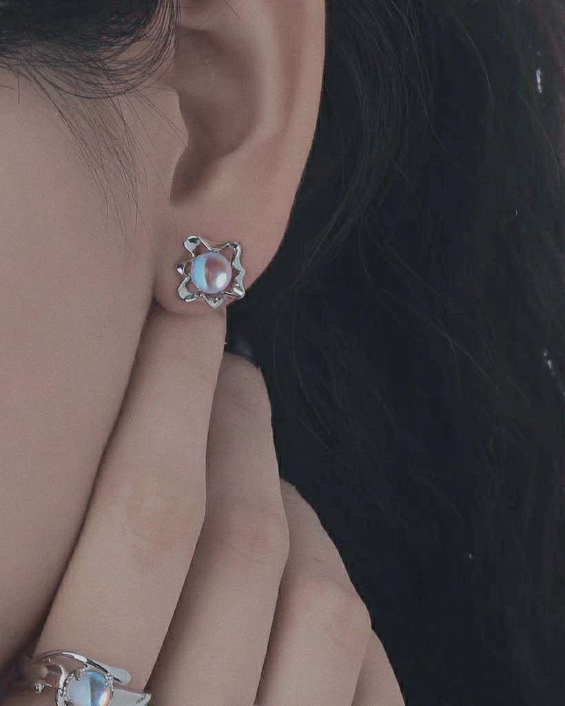 Monora *Blue Blossom* Stud Earring