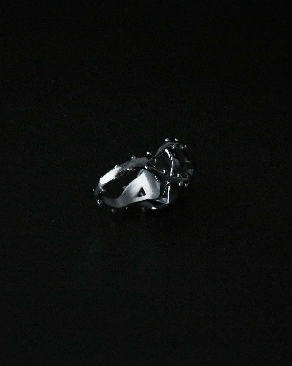 Monora Dark Fashion *Imprisoned Heart* Ring