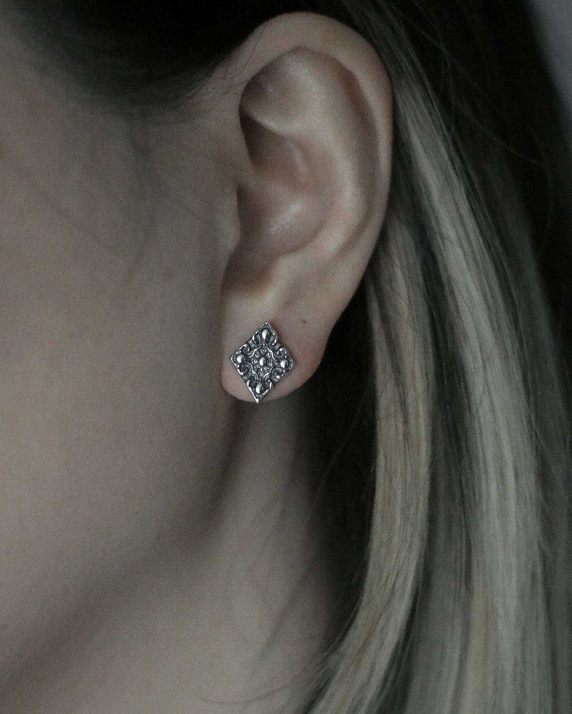 Monora Gothic *Diamond Skull* Silver Stud Earring
