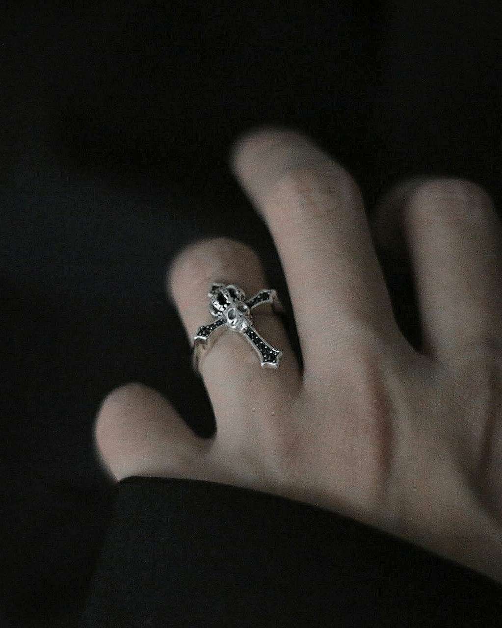 Monora *Sovereign Skull Crucifix* Silver Ring