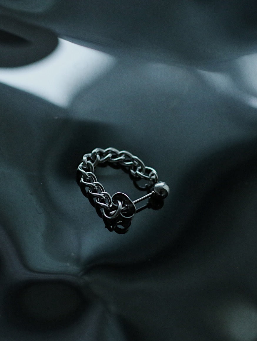 Industrial silver curb chain stud earring on a dark liquid reflective background, tarnish-proof stainless steel jewelry, Monora Studio aesthetic shot.