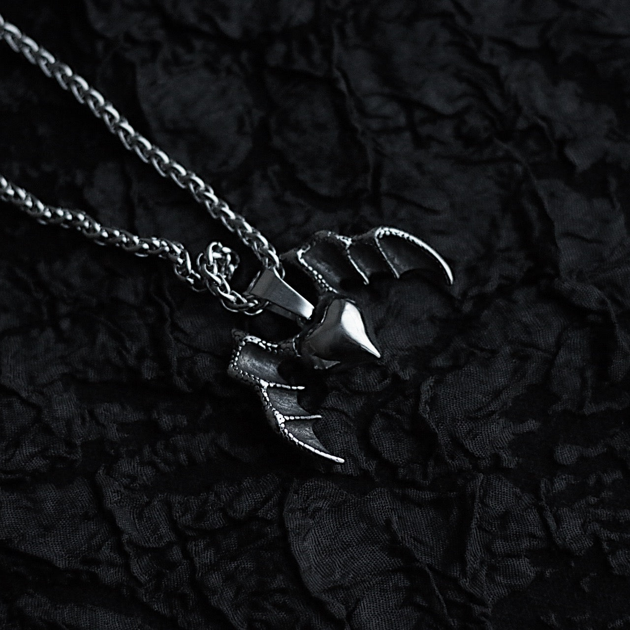 Pendentif Monora Dark Gothic *Cold Heart* en Acier au Titane