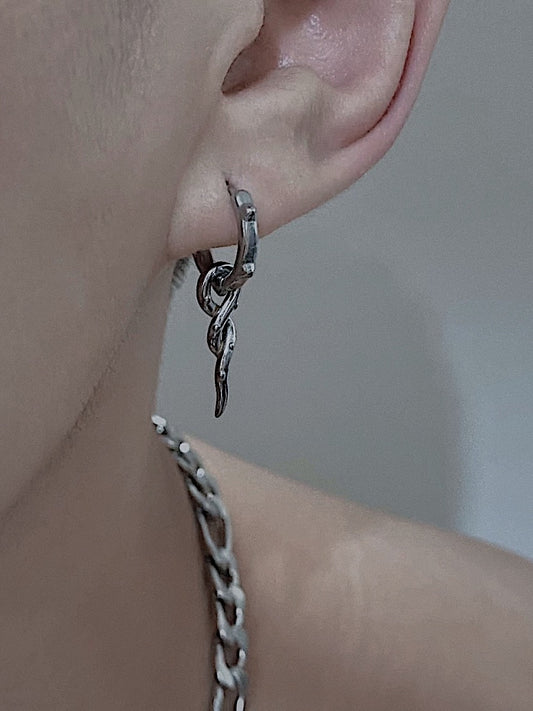 Monora Elegance in Edginess: Gothic Thorn Spiral Earrings