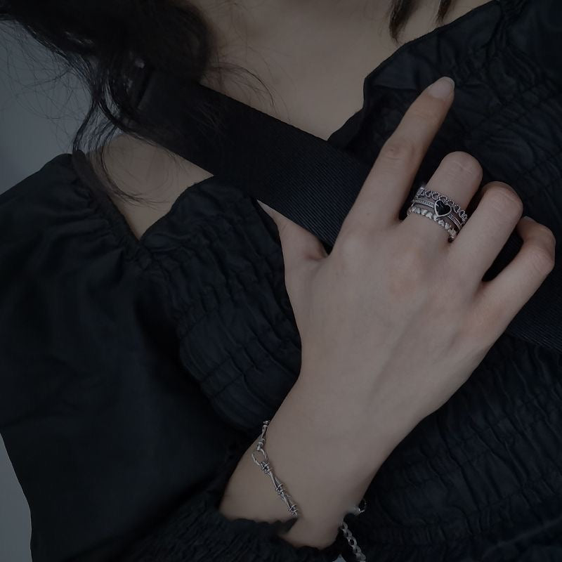 Monora Lace-Inspired Ring *Black Heart* Ring in 925 Silver - Dark Romance