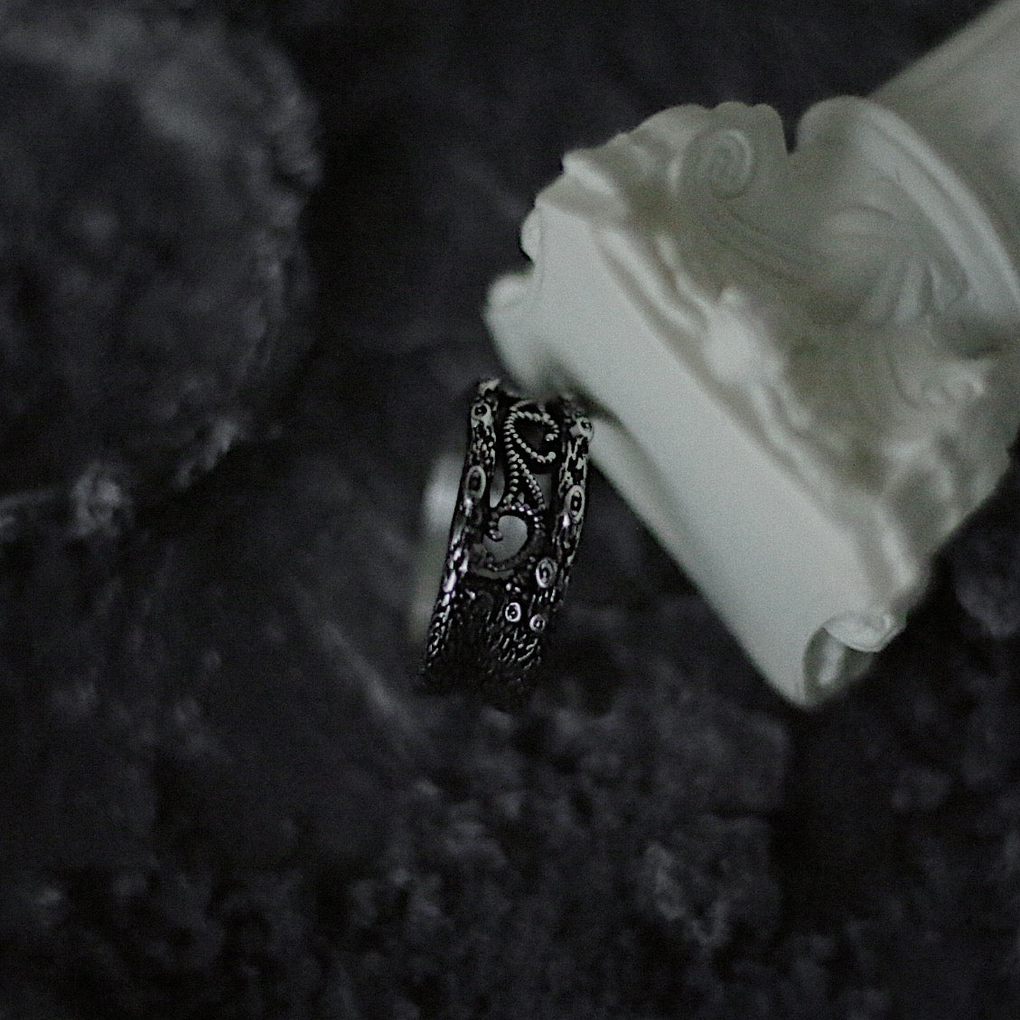 Bague Monora Dark Gothic *Serpent Python Enroulé* en Acier au Titane