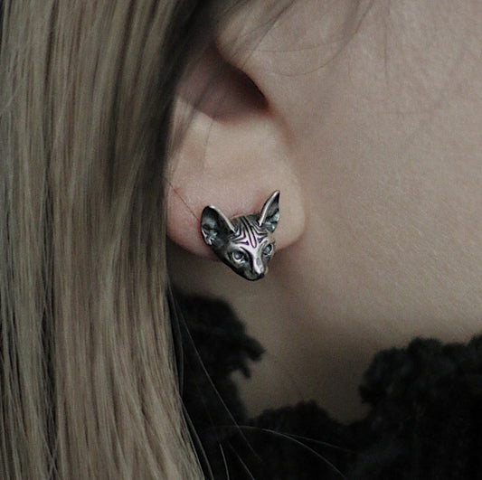 Monora Retro-Centric Sphynx Cat Stud Earring