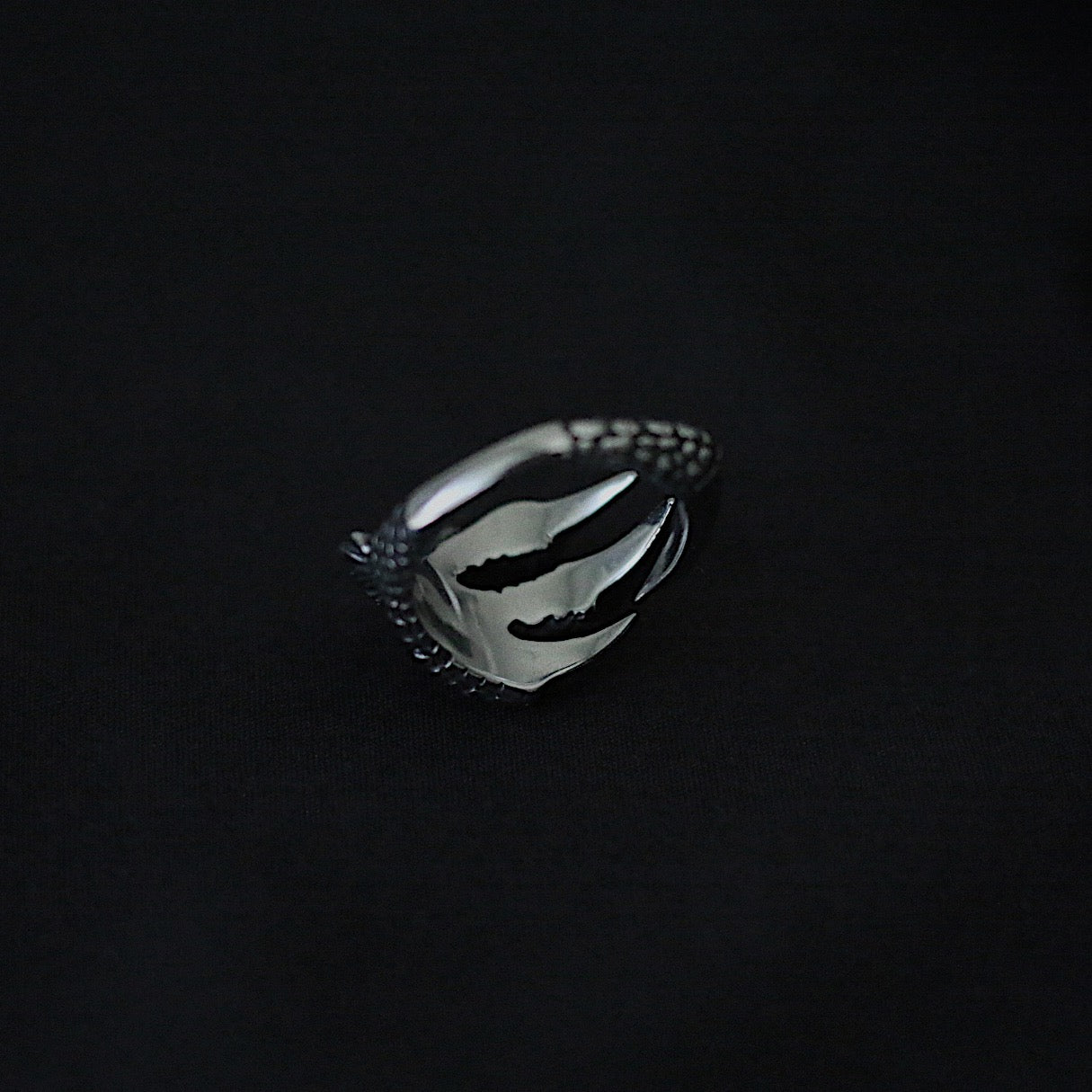 Monora Dark Gothic *Dragon Claw* Ring