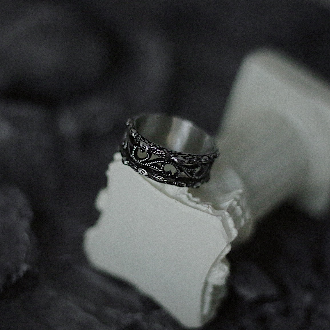 Monora Dark Gothic *Vine Garden* Ring