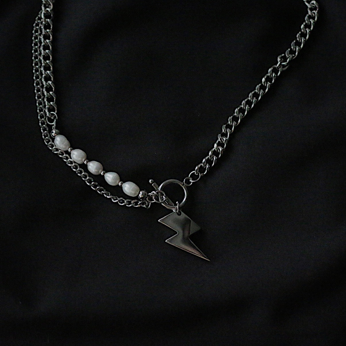 Collier Monora Dark Gothic *Grande Croix* en Acier au Titane