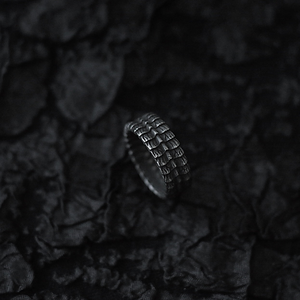 Monora Dark Gothic *Keel* Ring